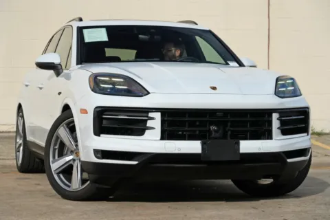 More photos of 2024 Porsche Cayenne E-Hybrid w/ Premium Plus Package at DRIVE A DREAM, GA