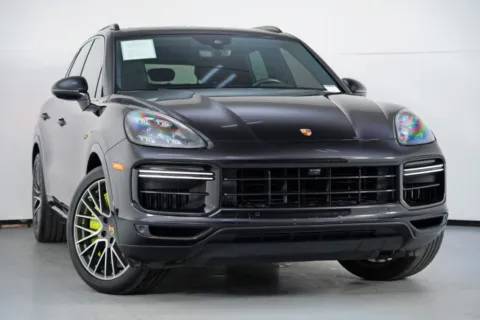 More photos of 2021 Porsche Cayenne Turbo S E-Hybrid w/ Premium Plus Package at DRIVE A DREAM, GA