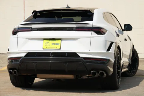 More photos of 2023 Lamborghini Urus Performante at DRIVE A DREAM, GA