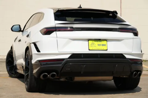 More photos of 2023 Lamborghini Urus Performante at DRIVE A DREAM, GA