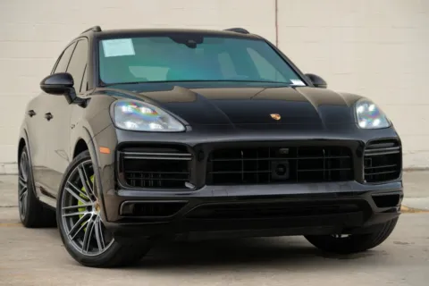 More photos of 2021 Porsche Cayenne Turbo S E-Hybrid w/ Premium Plus & Assistance Packages at DRIVE A DREAM, GA