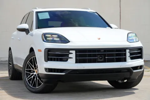 More photos of 2025 Porsche Cayenne w/ Premium Plus Package at DRIVE A DREAM, GA