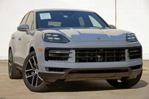 More photos of 2025 Porsche Cayenne E-Hybrid at DRIVE A DREAM, GA
