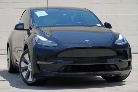 More photos of 2022 Tesla Model Y Long Range at DRIVE A DREAM, GA