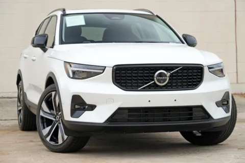 More photos of 2025 Volvo XC40 Plus Dark Theme at DRIVE A DREAM, GA