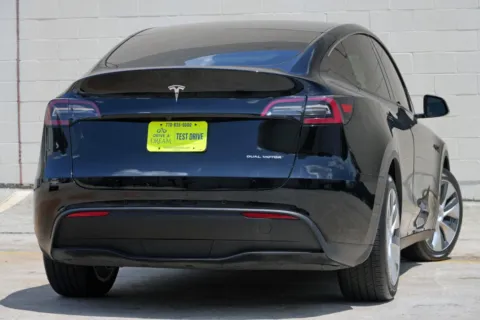 More photos of 2022 Tesla Model Y Long Range at DRIVE A DREAM, GA