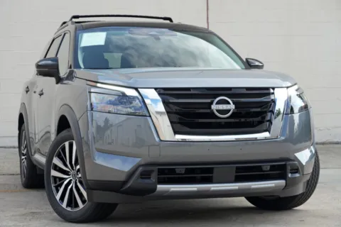 More photos of 2025 Nissan Pathfinder Platinum at DRIVE A DREAM, GA