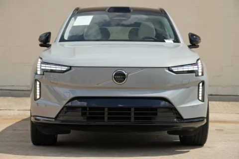 More photos of 2025 Volvo EX90 Ultra at DRIVE A DREAM, GA