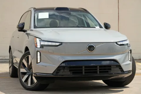 More photos of 2025 Volvo EX90 Ultra at DRIVE A DREAM, GA