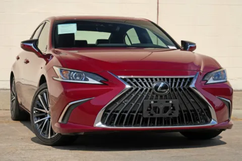 More photos of 2025 Lexus ES 300h w/ Premium Package at DRIVE A DREAM, GA