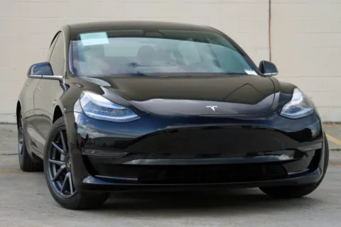 More photos of 2020 Tesla Model 3 Standard Range Plus at DRIVE A DREAM, GA