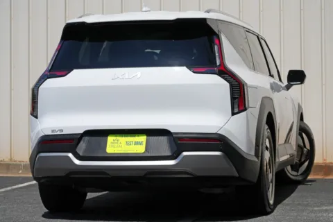 More photos of 2026 Kia EV9 Wind at DRIVE A DREAM, GA