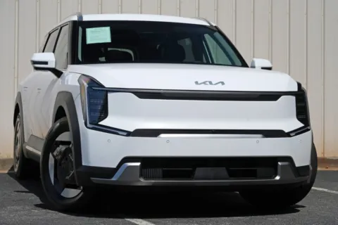 More photos of 2026 Kia EV9 Wind at DRIVE A DREAM, GA