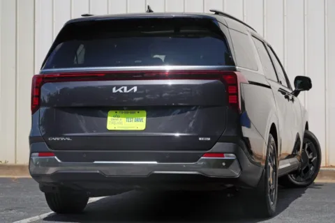 More photos of 2025 Kia Carnival Hybrid SX at DRIVE A DREAM, GA