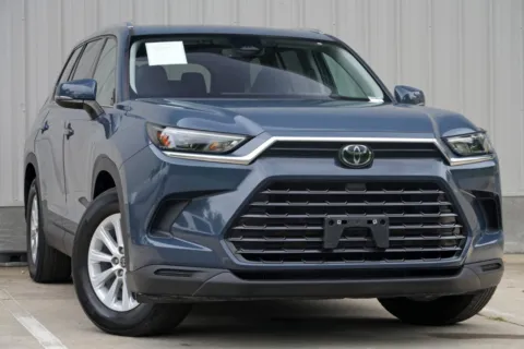 More photos of 2024 Toyota Grand Highlander XLE at DRIVE A DREAM, GA