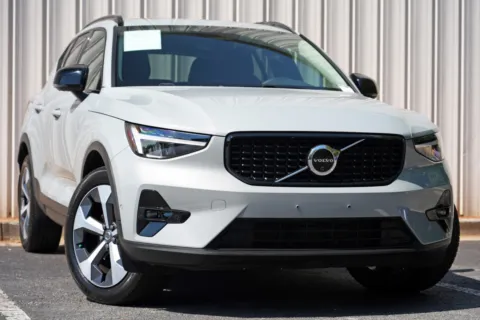 More photos of 2024 Volvo XC40 Plus Dark Theme at DRIVE A DREAM, GA