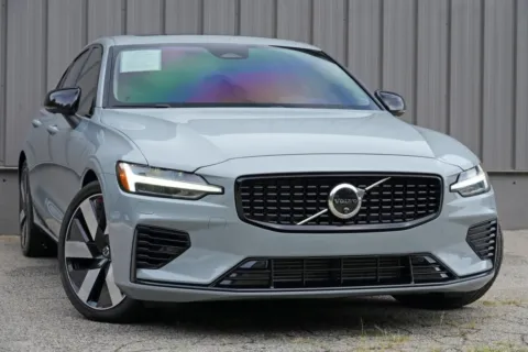 More photos of 2024 Volvo S60 Recharge Plug-In Hybrid Plus Dark Theme at DRIVE A DREAM, GA