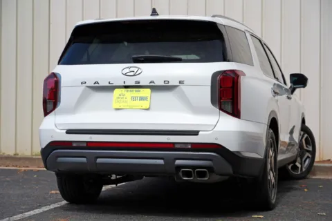 More photos of 2025 Hyundai Palisade SEL Premium 7P at DRIVE A DREAM, GA