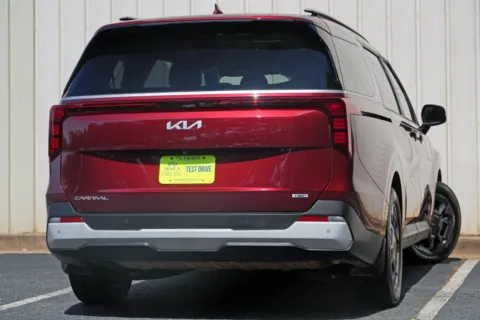 More photos of 2025 Kia Carnival Hybrid EX at DRIVE A DREAM, GA