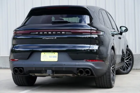 More photos of 2025 Porsche Cayenne S w/ Premium Plus Package at DRIVE A DREAM, GA