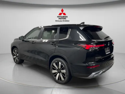 More photos of 2026 Mitsubishi Outlander SE at Countryside Mitsubishi, IL