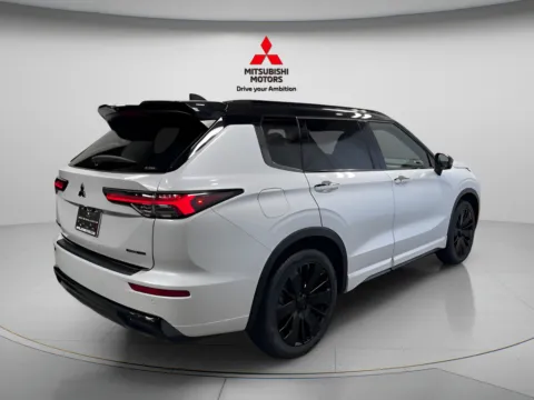 Another view of 2026 Mitsubishi Outlander Black Edition for sale in Countryside, IL at Countryside Mitsubishi