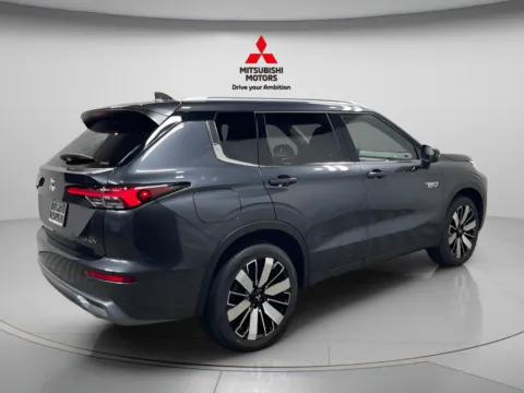 Another view of 2026 Mitsubishi Outlander PHEV SEL for sale in Countryside, IL at Countryside Mitsubishi