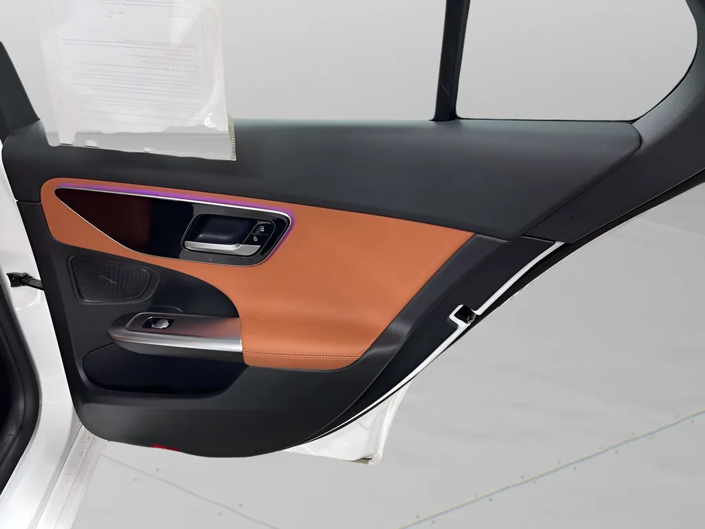 2025 Mercedes-Benz C-Class Sedan C 300 - Photo 31