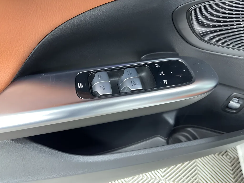 2025 Mercedes-Benz C-Class Sedan C 300 - Photo 20