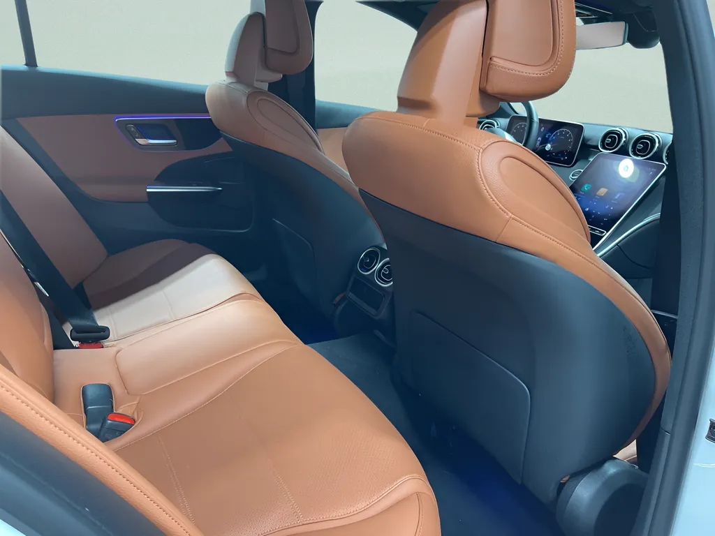 2025 Mercedes-Benz C-Class Sedan C 300 - Photo 30