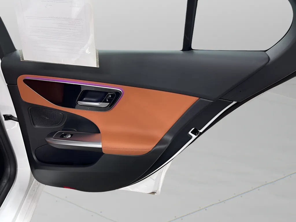 2025 Mercedes-Benz C-Class Sedan C 300 - Photo 31