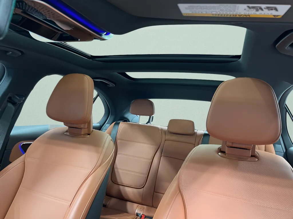 2025 Mercedes-Benz C-Class Sedan C 300 - Photo 9