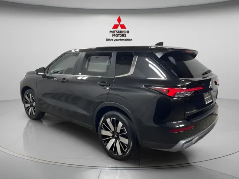 More photos of 2026 Mitsubishi Outlander SE at Countryside Mitsubishi, IL