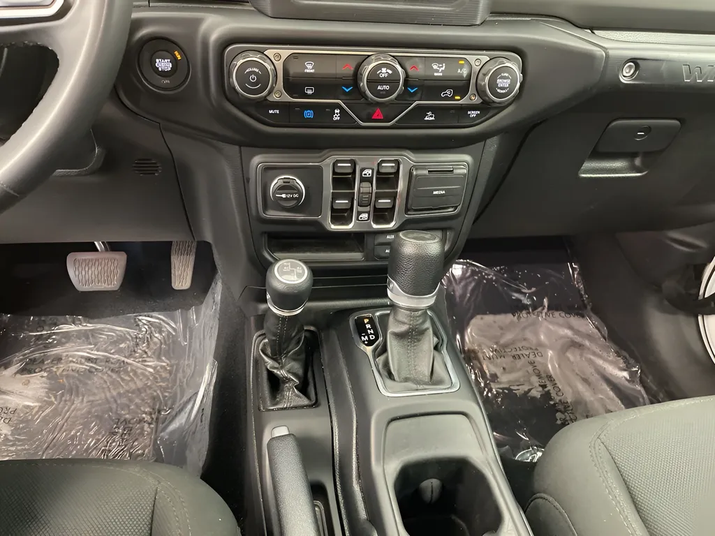 2023 Jeep Wrangler 4xe Willys 4XE - Photo 13
