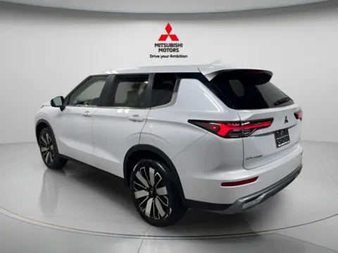More photos of 2026 Mitsubishi Outlander SE at Countryside Mitsubishi, IL