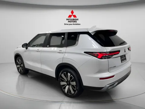 More photos of 2026 Mitsubishi Outlander SE at Countryside Mitsubishi, IL