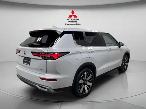 Another view of 2026 Mitsubishi Outlander SE for sale in Countryside, IL at Countryside Mitsubishi
