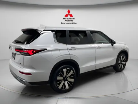 Another view of 2026 Mitsubishi Outlander SE for sale in Countryside, IL at Countryside Mitsubishi
