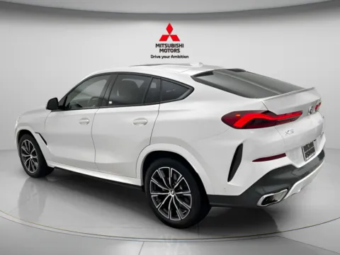 More photos of 2025 BMW X6 xDrive40i at Countryside Mitsubishi, IL