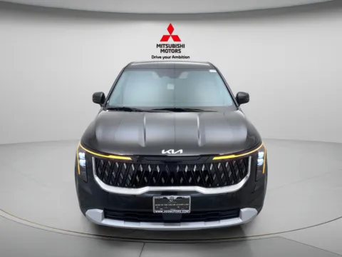 Photos of 2026 Kia Carnival LXS for sale in Countryside, IL at Countryside Mitsubishi