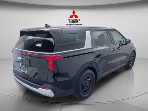 More photos of 2026 Kia Carnival LXS at Countryside Mitsubishi, IL