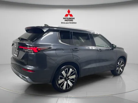Another view of 2026 Mitsubishi Outlander SEL for sale in Countryside, IL at Countryside Mitsubishi