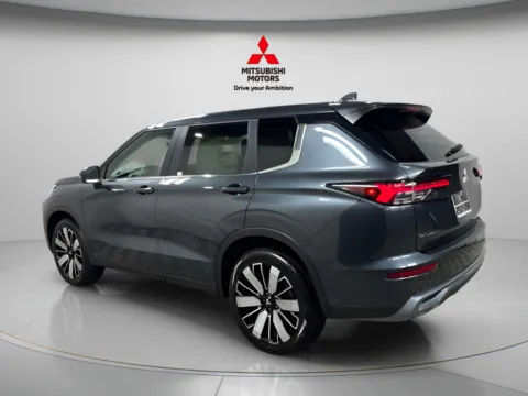 More photos of 2026 Mitsubishi Outlander SE at Countryside Mitsubishi, IL