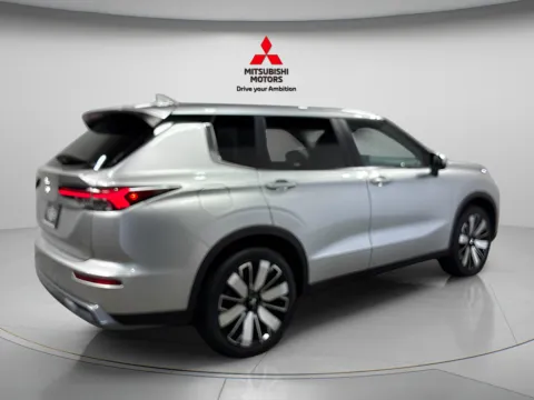 Another view of 2025 Mitsubishi Outlander SE for sale in Countryside, IL at Countryside Mitsubishi