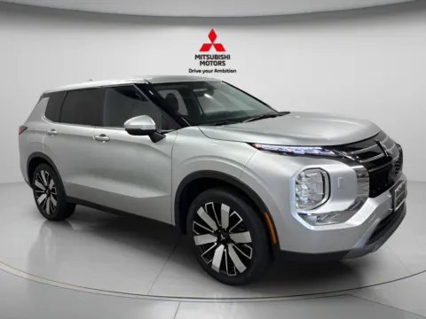 Photos of 2025 Mitsubishi Outlander SE for sale in Countryside, IL at Countryside Mitsubishi
