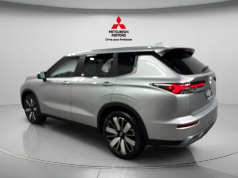 More photos of 2025 Mitsubishi Outlander SE at Countryside Mitsubishi, IL