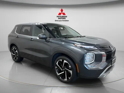 Another view of 2024 Mitsubishi Outlander SE for sale in Countryside, IL at Countryside Mitsubishi