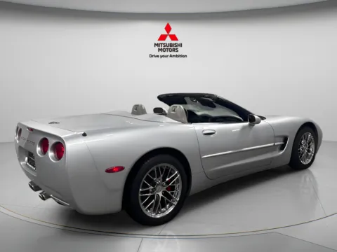 More photos of 2000 Chevrolet Corvette at Countryside Mitsubishi, IL
