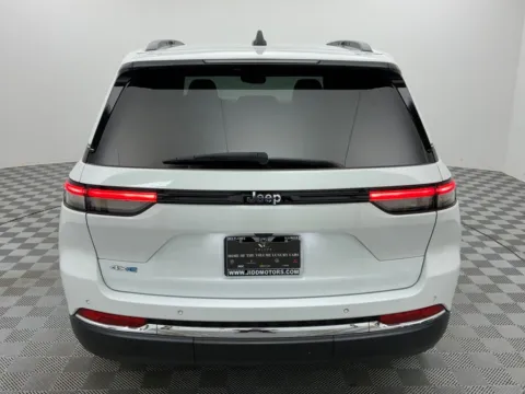 More photos of 2023 Jeep Grand Cherokee 4xe at Countryside Mitsubishi, IL
