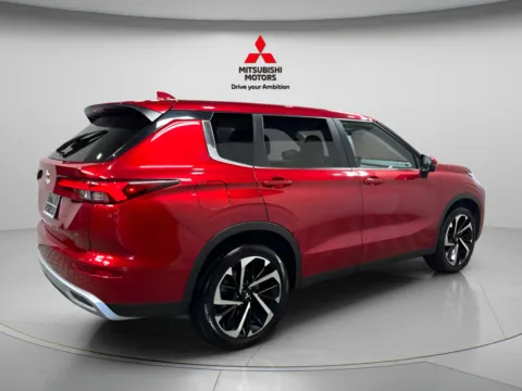 Another view of 2024 Mitsubishi Outlander SE for sale in Countryside, IL at Countryside Mitsubishi